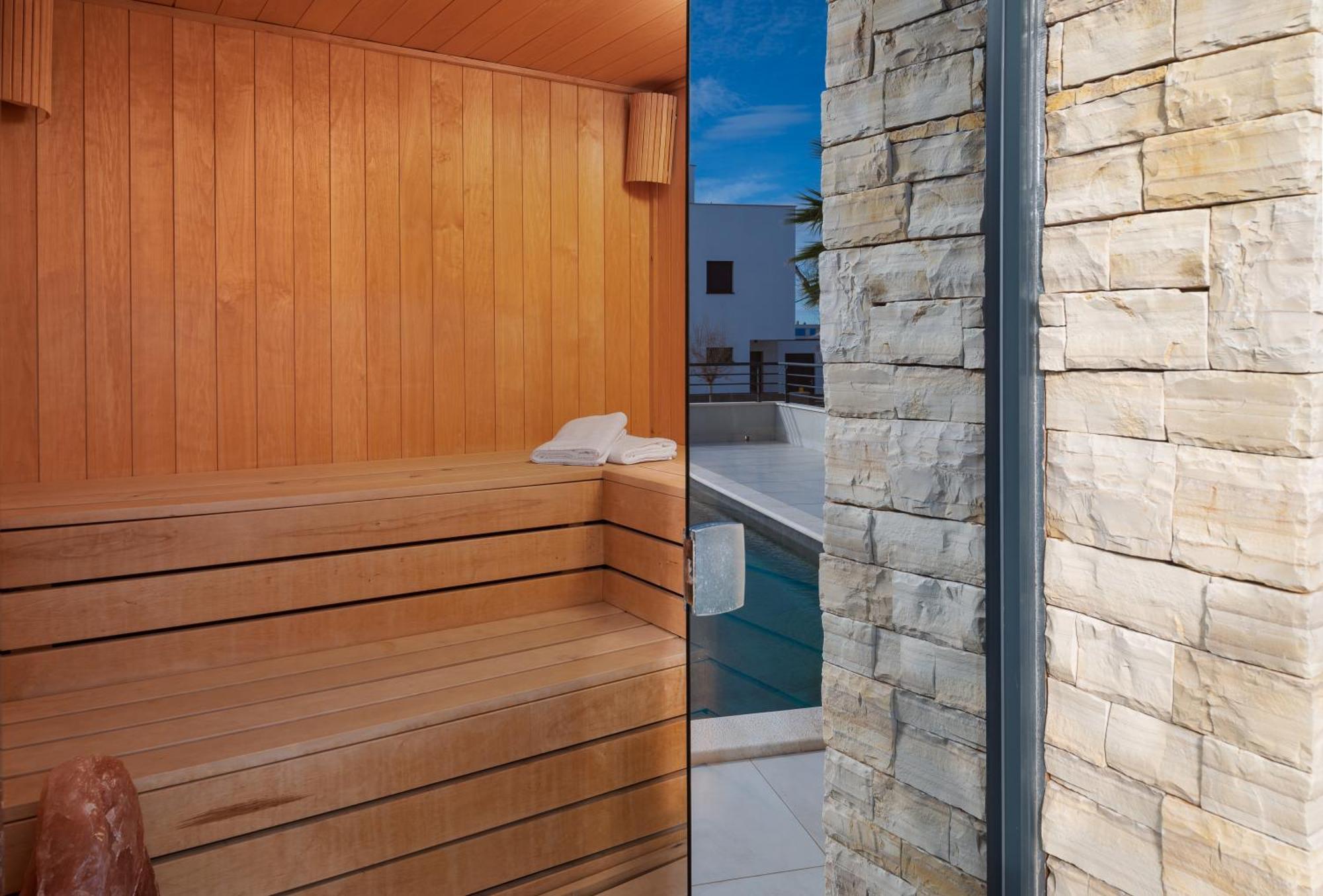 Villa Roca With Heated Pool And Sauna Privlaka  Buitenkant foto