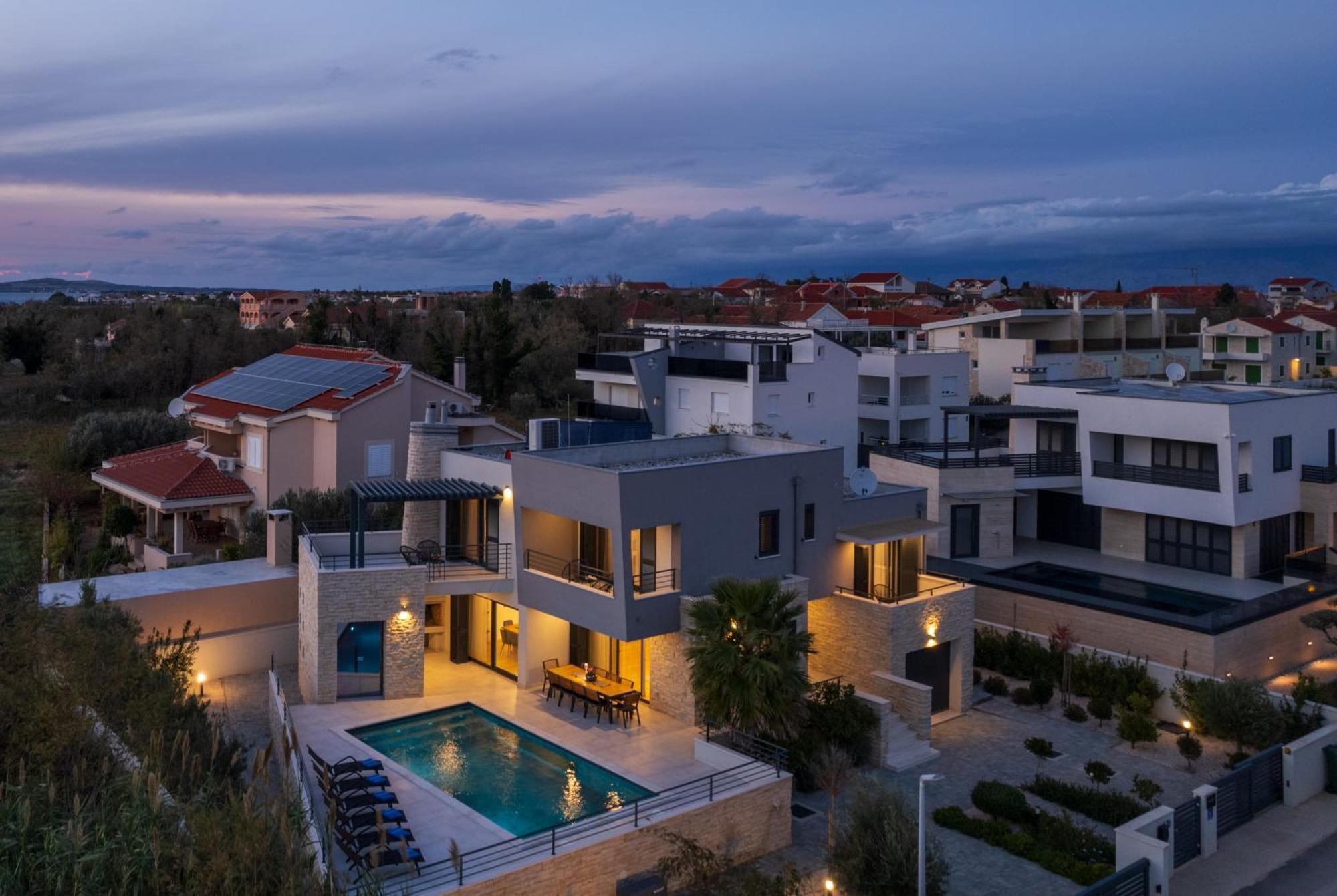 Villa Roca With Heated Pool And Sauna Privlaka  Buitenkant foto